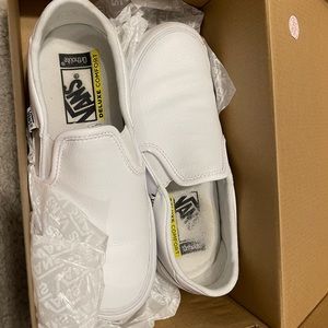 Women’s leather white Vans